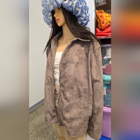 Blazer - Picture 2 of 3